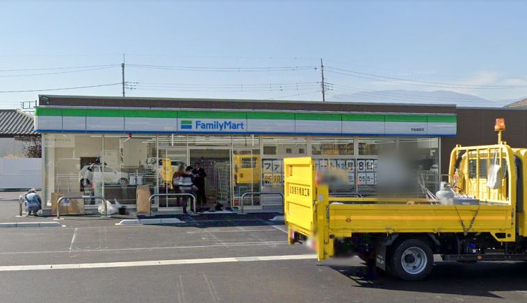 コンビニ　ファミリーマート 甲斐篠原店（コンビニ）まで98m