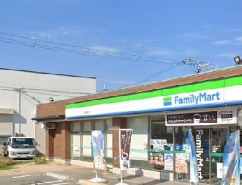 コンビニ　ファミリーマート下馬伏町店（コンビニ）まで342m