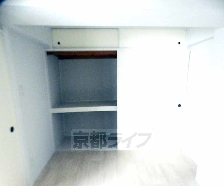 収納　引き違い収納たっぷり入ります