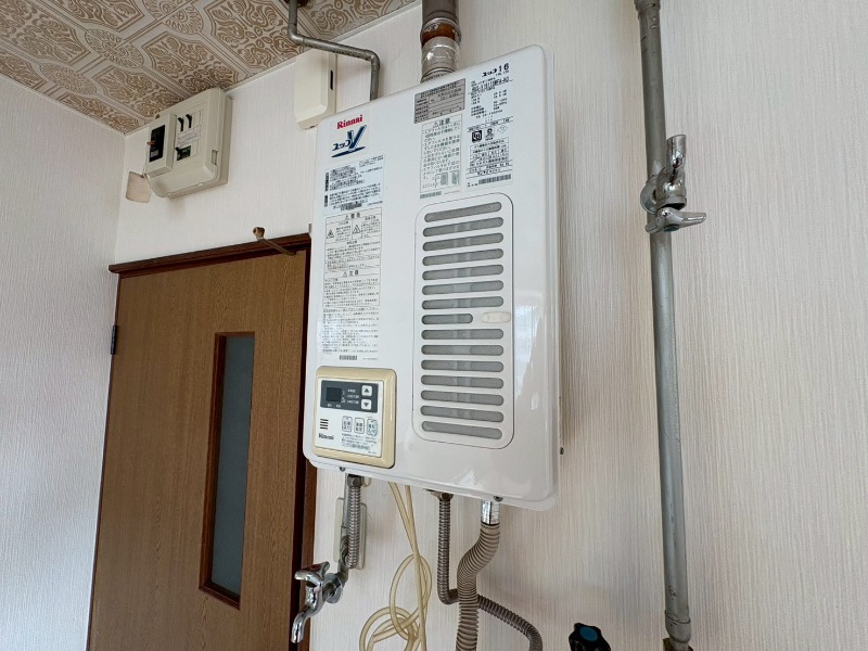 その他設備　給湯器です。操作しやすいパネルになってます。