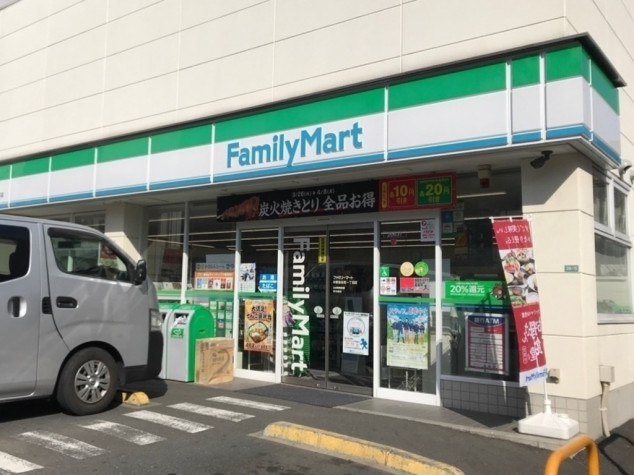 コンビニ　ファミリーマート中野弥生町一丁目店（コンビニ）まで141m