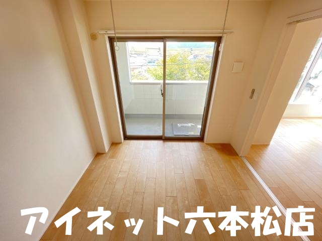 バルコニー　洗濯物はこちらへどうぞ。