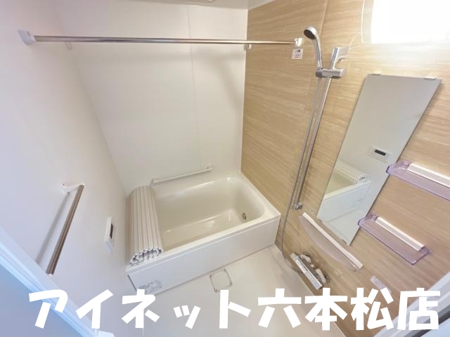 バス・シャワールーム　一日の疲れを癒しましょう。