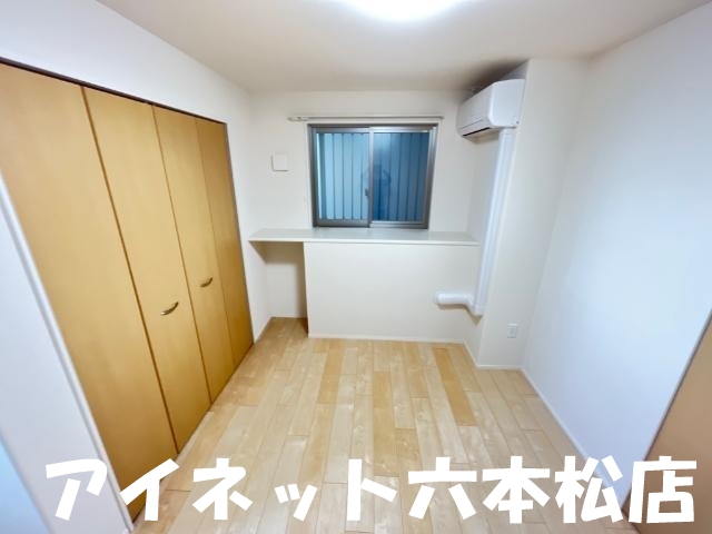 その他部屋・スペース　こちら寝室にいかがでしょうか。