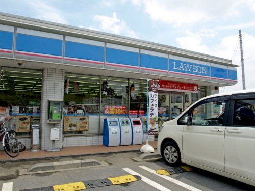 コンビニ　ローソン 東松山沢口町店（コンビニ）まで128m