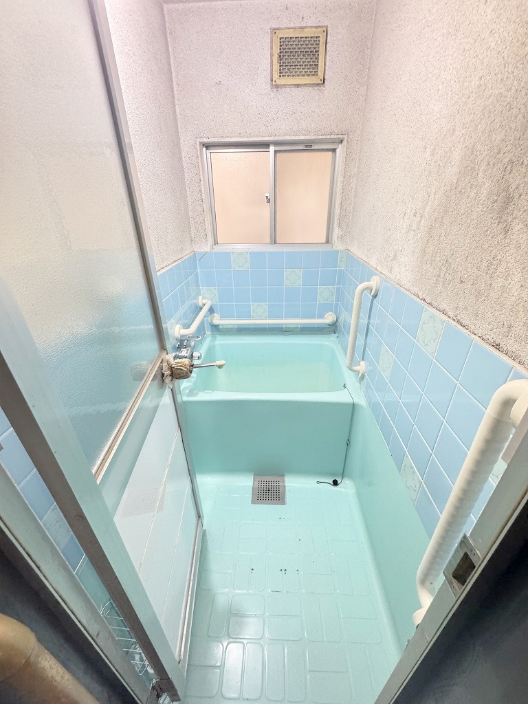 近鉄奈良線 瓢箪山駅 徒歩20分 3階建 築43年の風呂写真