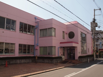 幼稚園・保育園　やまゆり保育園（幼稚園・保育園）まで121m