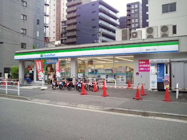 コンビニ　ファミリーマート堀留町二丁目店（コンビニ）まで335m