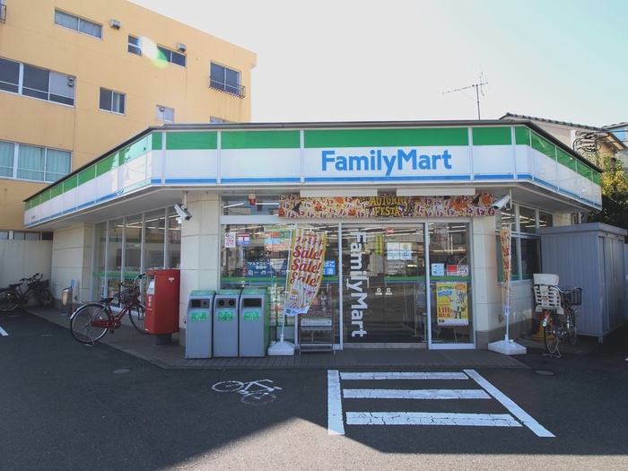 コンビニ　ファミリーマート（コンビニ）まで250m