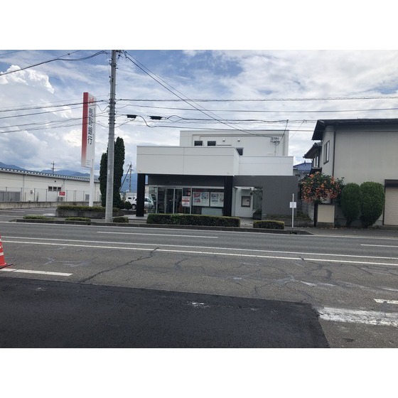 銀行　長野銀行若槻支店（銀行）まで1323m