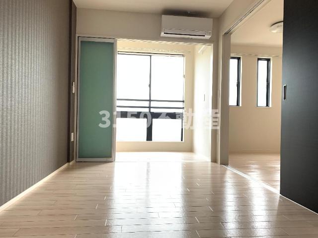 居室・リビング　室内