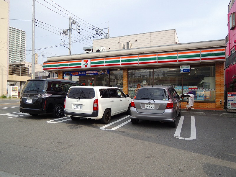 コンビニ　セブンイレブン（コンビニ）まで136m