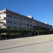 中学校　川西市立　東谷中学校（中学校）まで667m