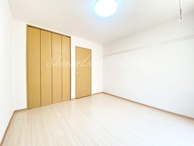 その他部屋・スペース　白基調の広々とした洋室♪