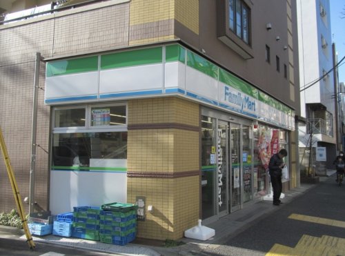コンビニ　ファミリーマート 高円寺北三丁目店（コンビニ）まで757m