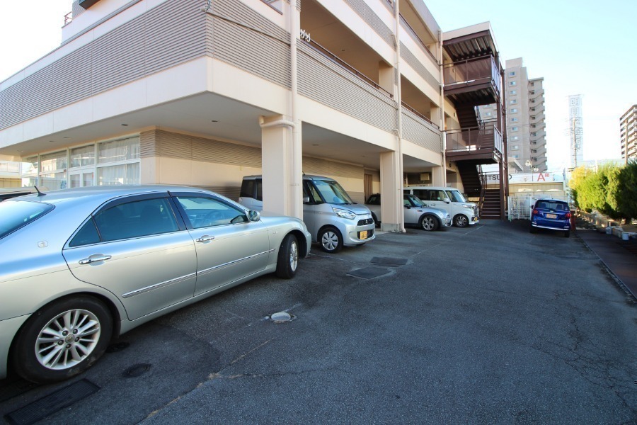 駐車場　駐車場