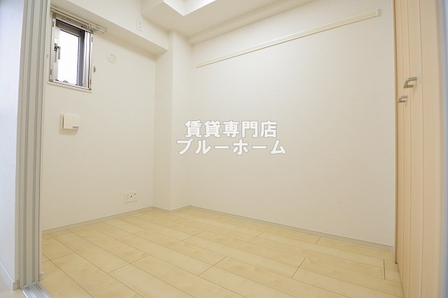 その他部屋・スペース　3.3帖の明るい洋室！