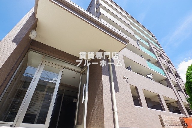 建物外観　鉄筋コンクリート造7階建ての物件！