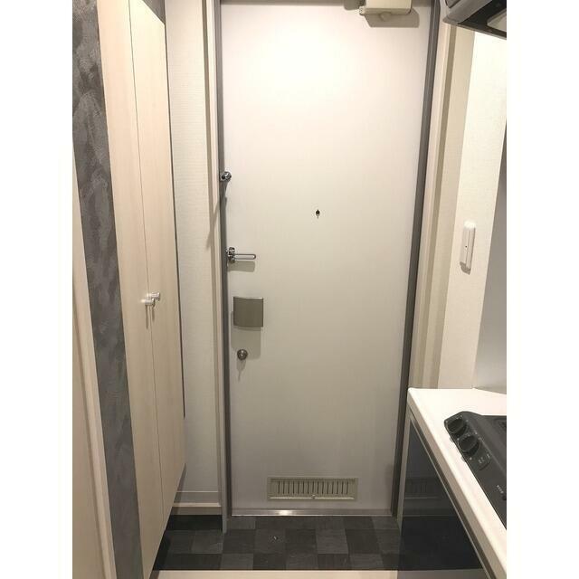 玄関　反転タイプ・別部屋画像・現況優先