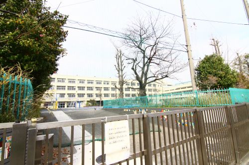 小学校　横浜市立日吉南小学校（小学校）まで271m
