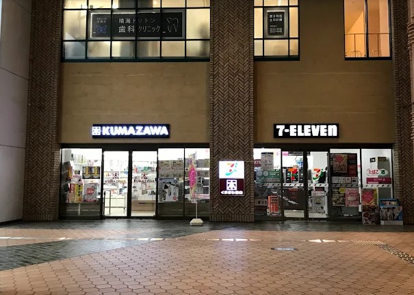 コンビニ　セブンイレブン晴海トリトンスクエア店（コンビニ）まで402m