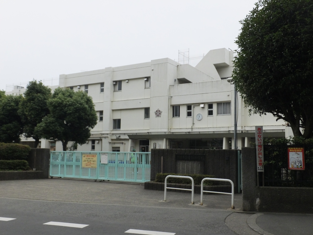 小学校　調布市立国領小学校（小学校）まで1119m