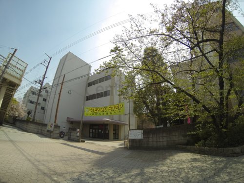 中学校　伊丹市立東中学校（中学校）まで288m