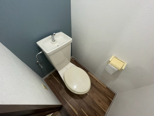 阪急宝塚線 岡町駅 徒歩4分 4階建 築35年のトイレ写真