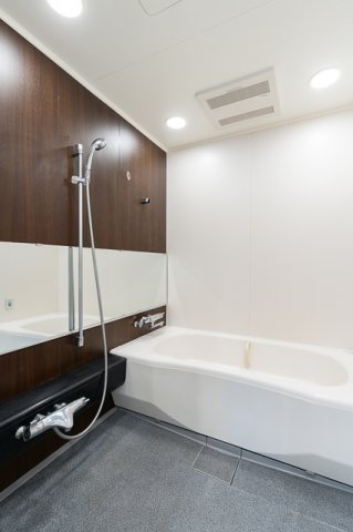 バス・シャワールーム　※写真は同タイプ住戸です。