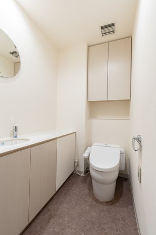 トイレ　※写真は同タイプ住戸です。