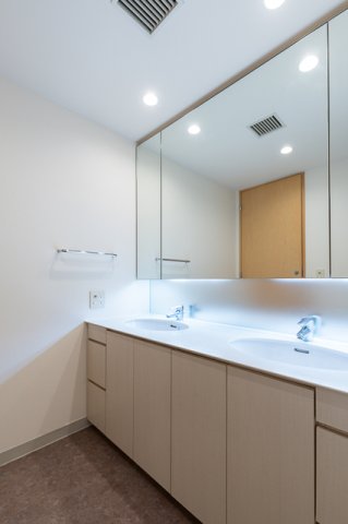 洗面設備　※写真は同タイプ住戸です。