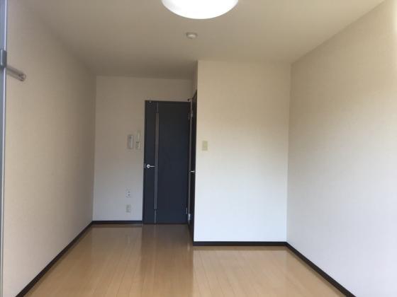 居室・リビング　こちらの居間で趣味の時間をお楽しみください