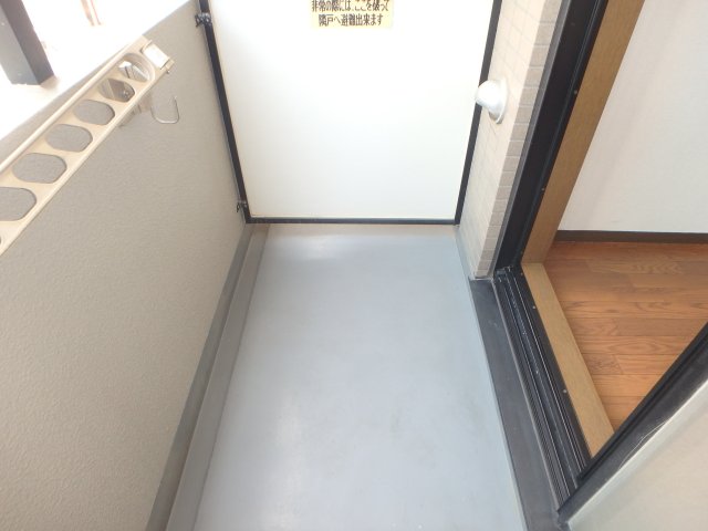 バルコニー　他のお部屋の参考写真となります。