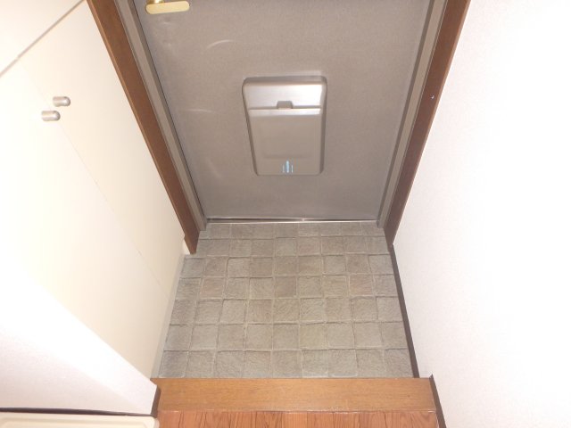 玄関　他のお部屋の参考写真となります。
