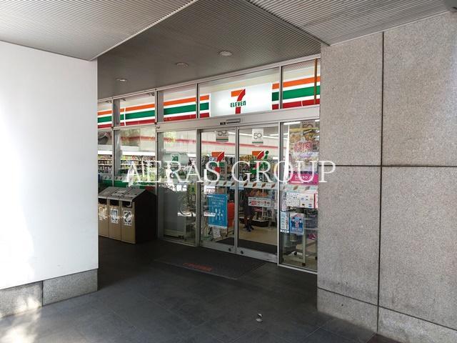 コンビニ　セブン-イレブン 十二社店（コンビニ）まで320m
