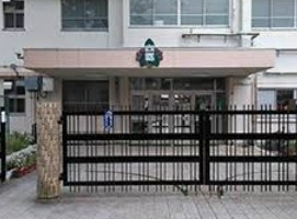 小学校　向原小学校（小学校）まで341m