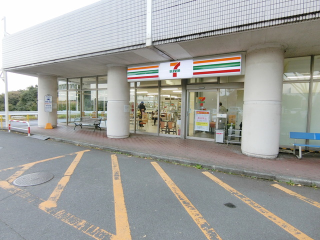 コンビニ　セブンイレブン（横浜総合病院店）（コンビニ）まで582m