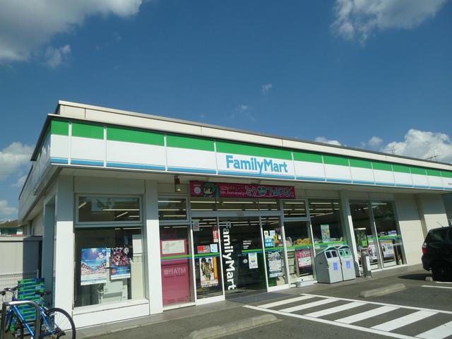 コンビニ　ファミリーマート青葉大場町店（コンビニ）まで718m