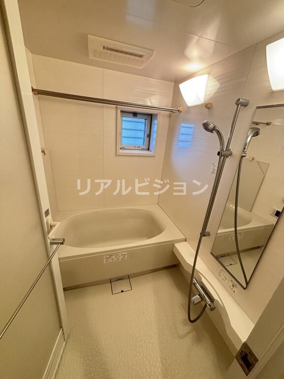 バス・シャワールーム　別号室の参考写真です。
