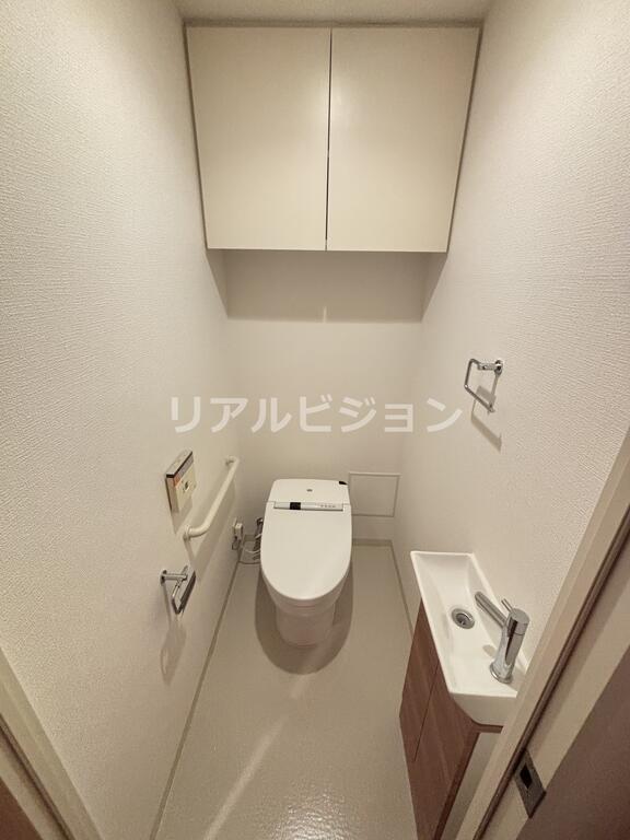 トイレ　別号室の参考写真です。