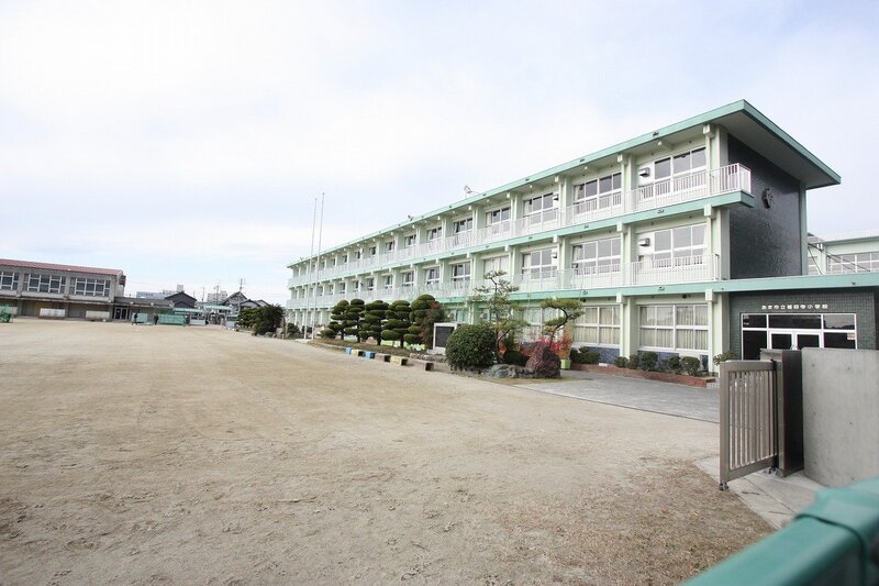 小学校　あま市立甚目寺小学校（小学校）まで208m