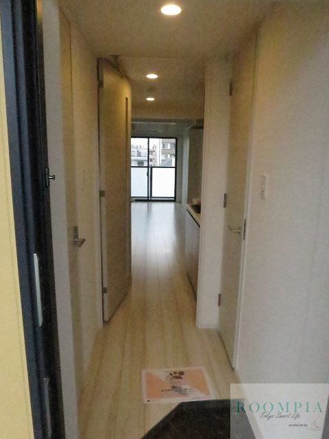 玄関　※同タイプの別のお部屋です。
