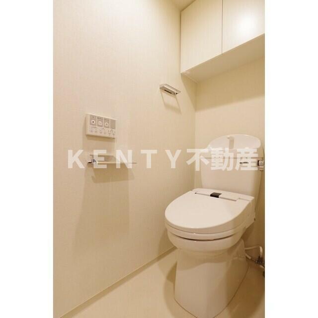 トイレ　落ち着いた色調のトイレです