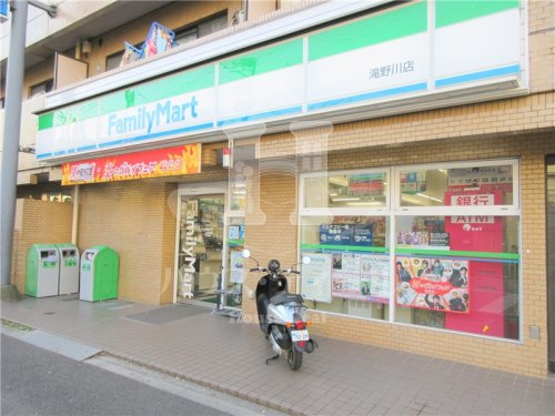 コンビニ　ファミリーマート滝野川店（コンビニ）まで480m