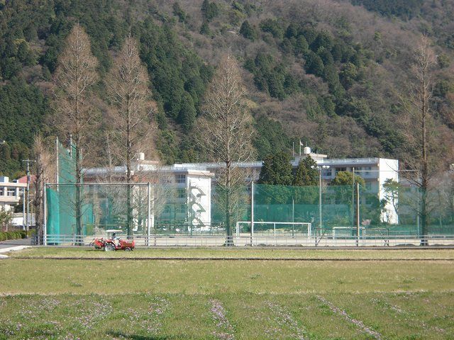 高校・高専　西条農業高等学校様（高校・高専）まで2000m