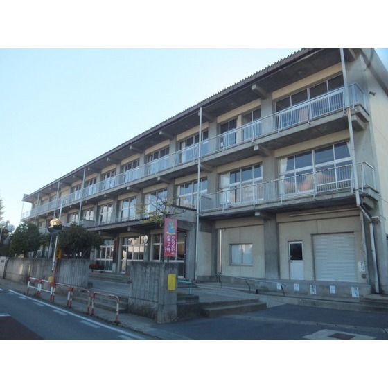 小学校　長野市立大豆島小学校（小学校）まで689m