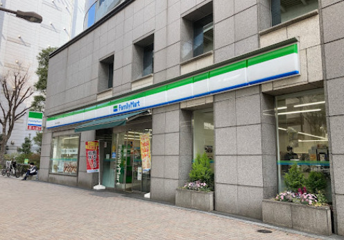 コンビニ　ファミリーマート 初台交差点前店（コンビニ）まで217m