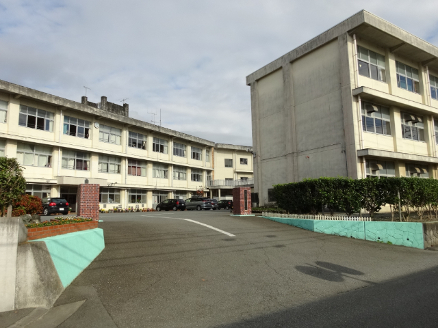 中学校　富士宮市立富士根南中学校（中学校）まで1635m