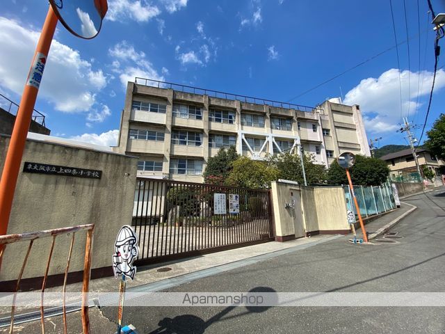 小学校　上四条小学校（小学校）まで360m