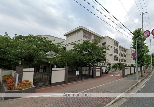 高校・高専　百合学院高等学校（高校・高専）まで462m